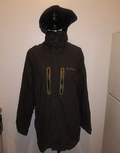 Selling a black columbia jacket saze S